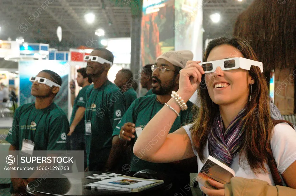 Sío Paulo, Brazil, people watching a 3D movie at the Salío do Turismo-Tourism Fair