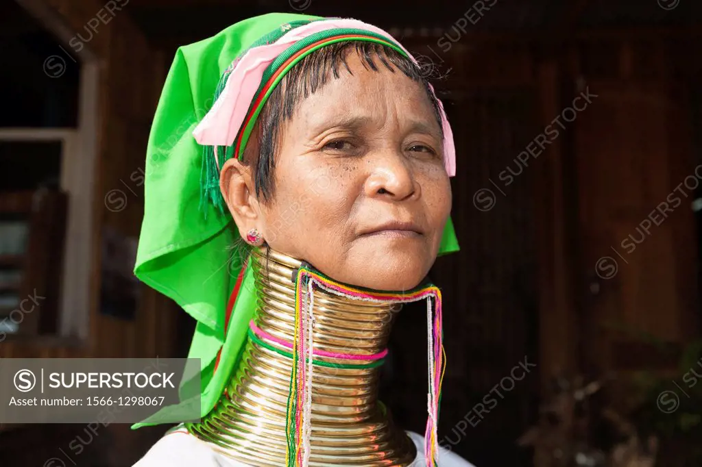 Woman with long neck from the Padaung tribe, Ywama village, Inle Lake, Shan State, Myanmar, (Burma).