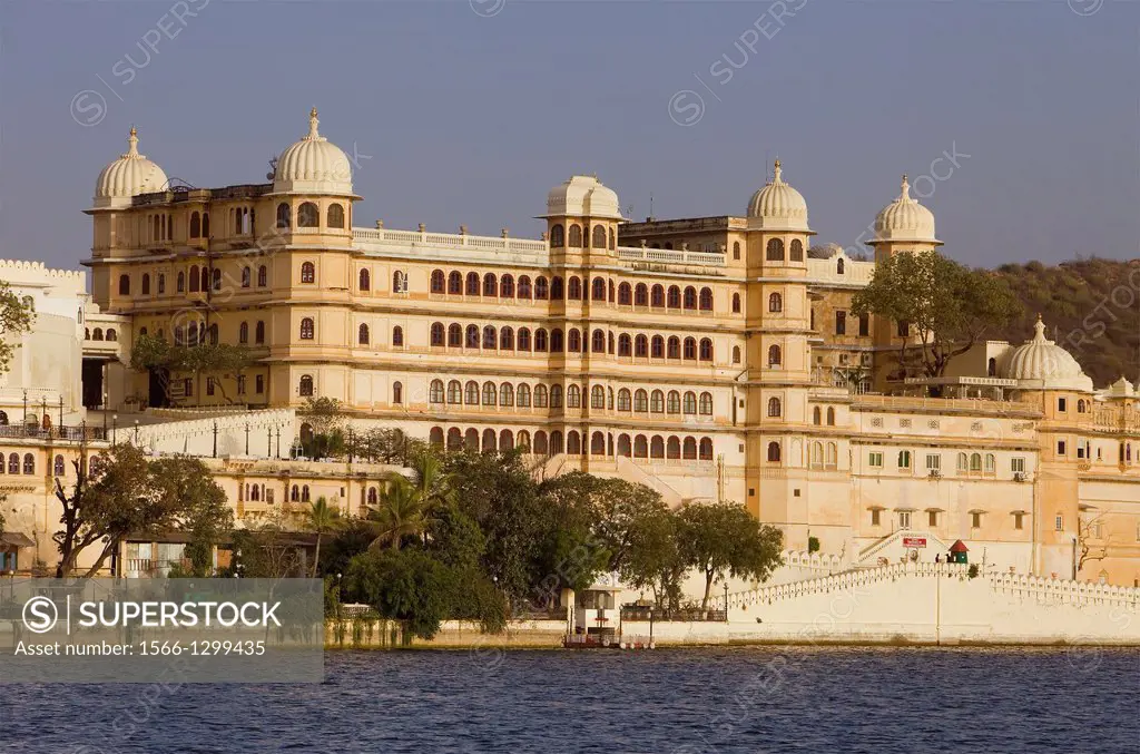 City Palace and Pichola Lake,Udaipur, Rajasthan, india.