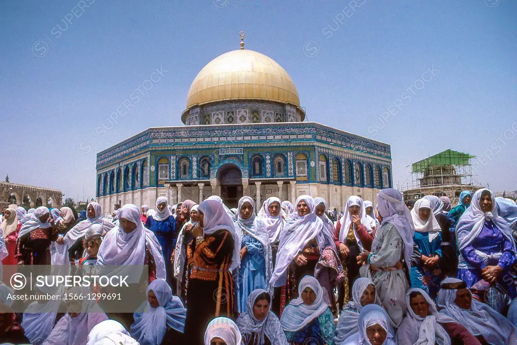 Women pray on the temple mount during Ramadan holiday.