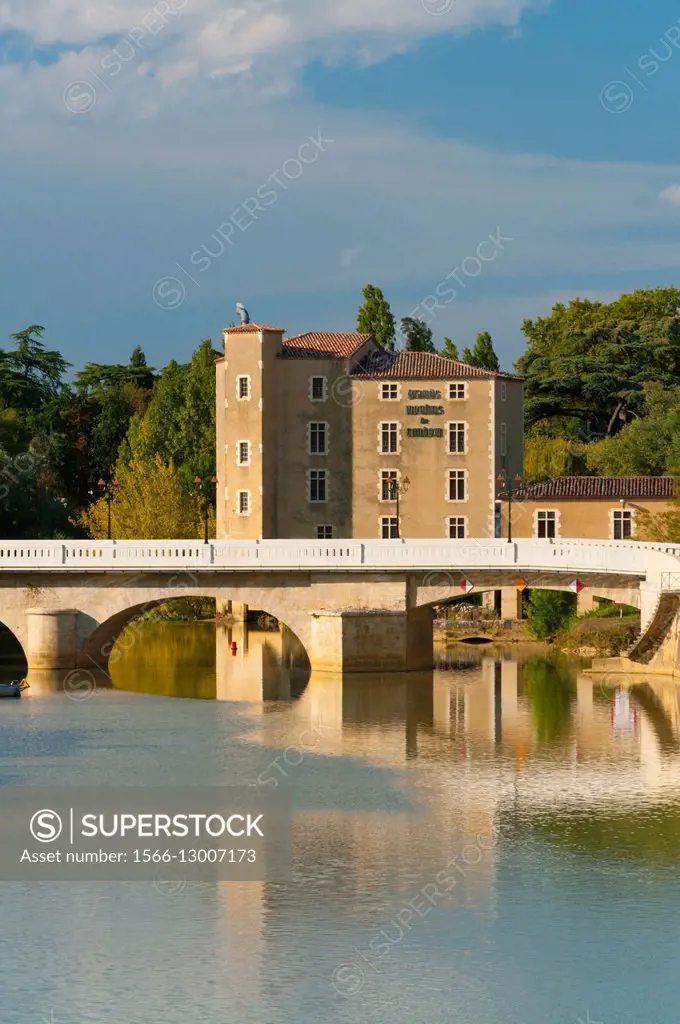 France, Gers (32), Town of Condom, old water mills on La Baise river and Barlet bridge