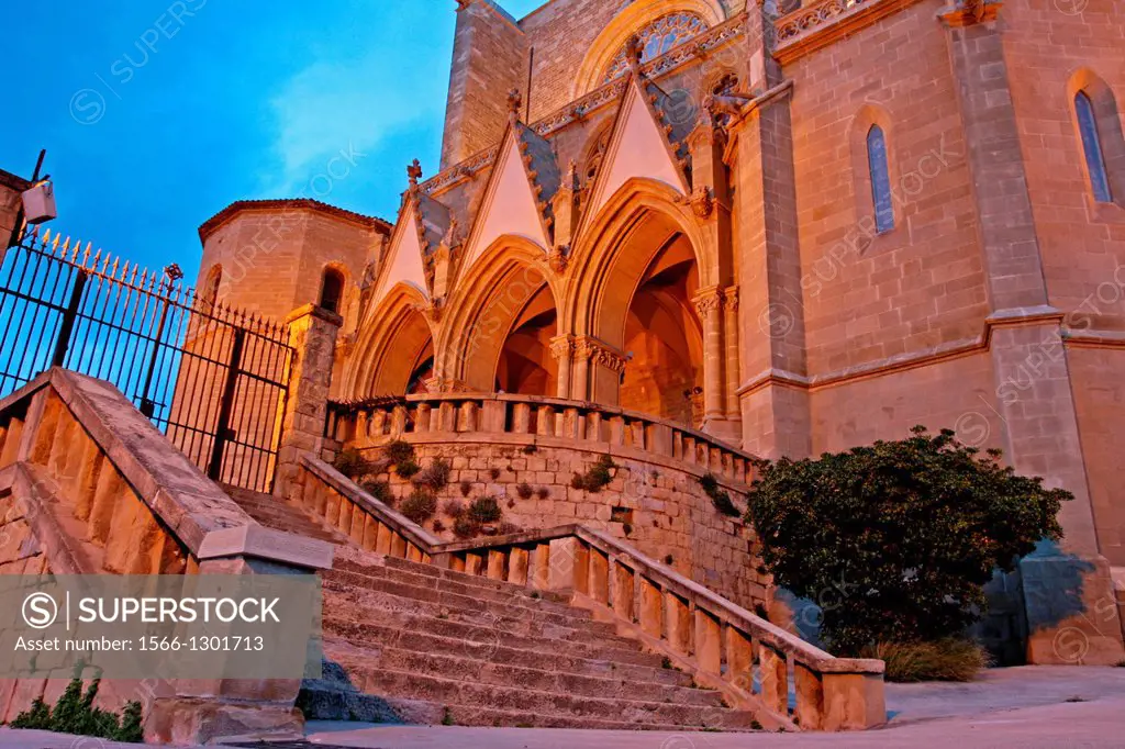 sunset, Santa Maria's Basilica, La Seu, gothic, Manresa, Catalonia, Spain.