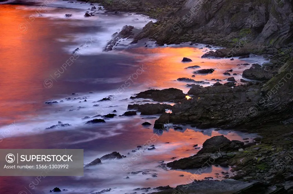 Salta caballo Cliff at sunset, Cantabria, Spain, Europe