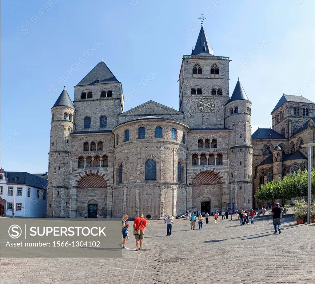 Germany, Rhineland Palatinate, Trier, View of St Peter cathedral.