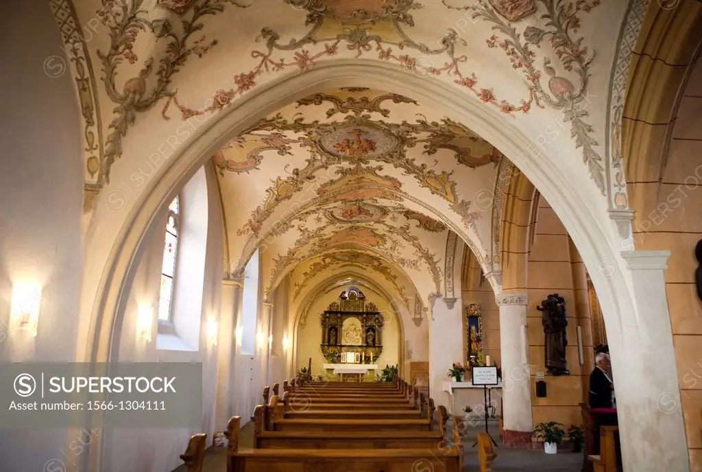 The late Gothic side aisle of the Church of St. Gangolf on Hauptmarkt square, Trier, Rhineland-Palatinate, Germany, Europe.