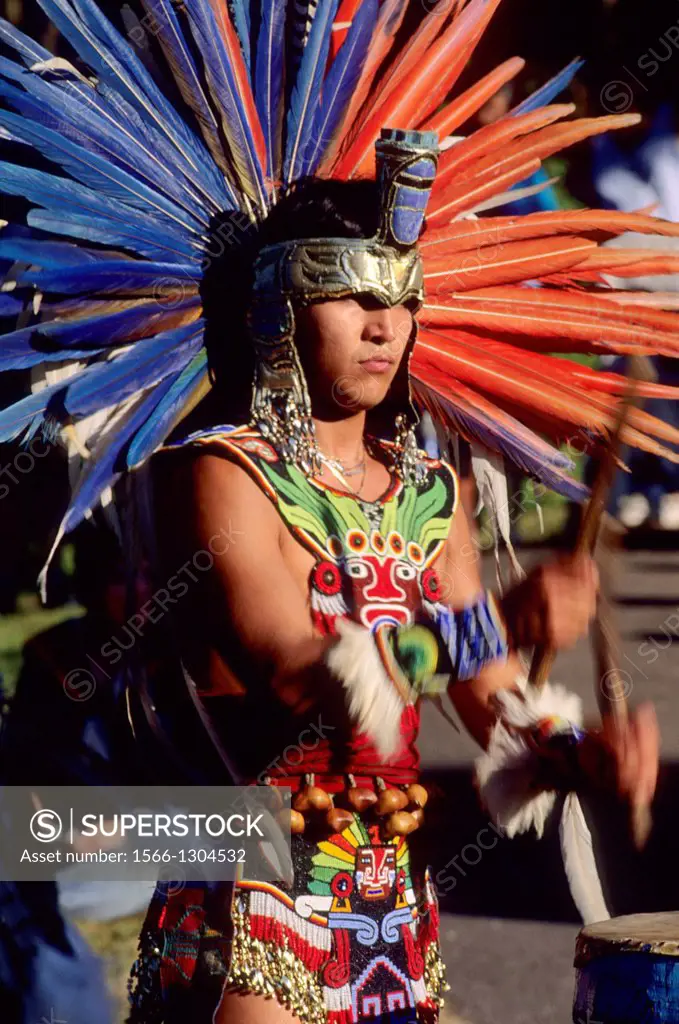 AZTEC TRADITIONAL DANCE PERFORMANCE, DRUMMER (MEXICO).