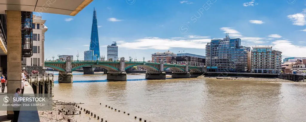 United Kingdom, England, London. The Thames river, the Southwark Bridge and The Shard (Renzo Piano architect), the tallest building in Europe