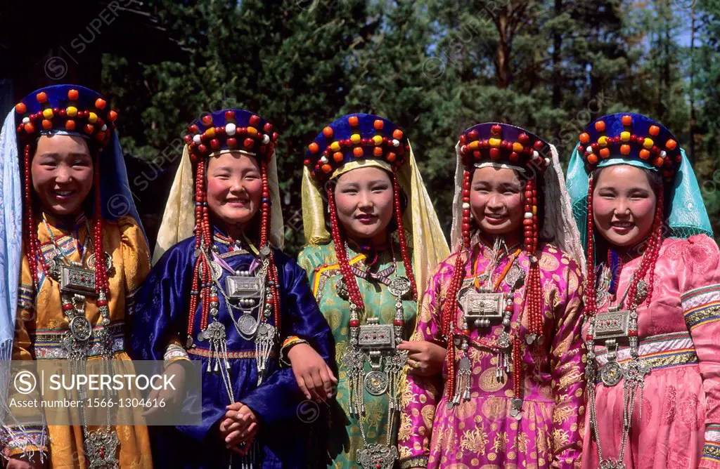 RUSSIA, SIBERIA, NEAR ULAN UDE, YOUNG WOMEN IN TRADITIONAL MONGOLIAN (BURYAT) DRESS.