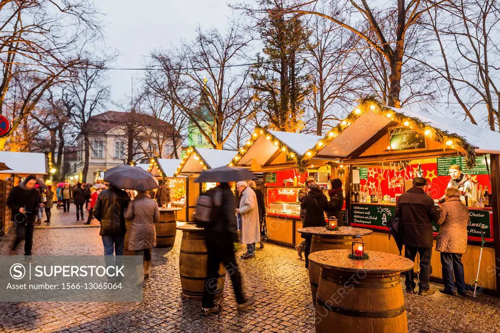 Germany, Berlin, Berlin . Christmas market at Schloss Charlottenburg