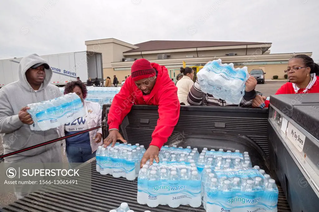 Flint, Michigan - Volunteers from Full Gospel Baptist Churches in Michigan distribute bottled water to residents of Flint. The city´s water supply bec...