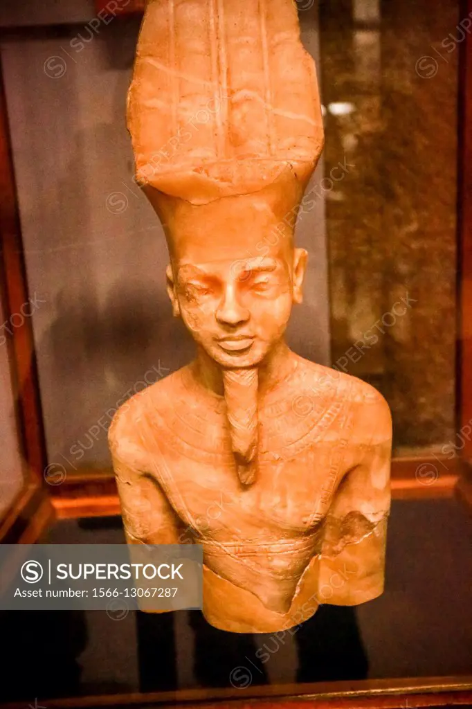 alabaster statue, Cairo, Egyptian Museum