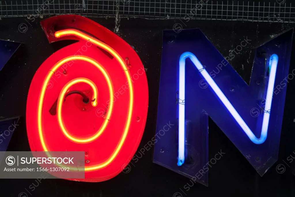 neon sign spelling ´on´.