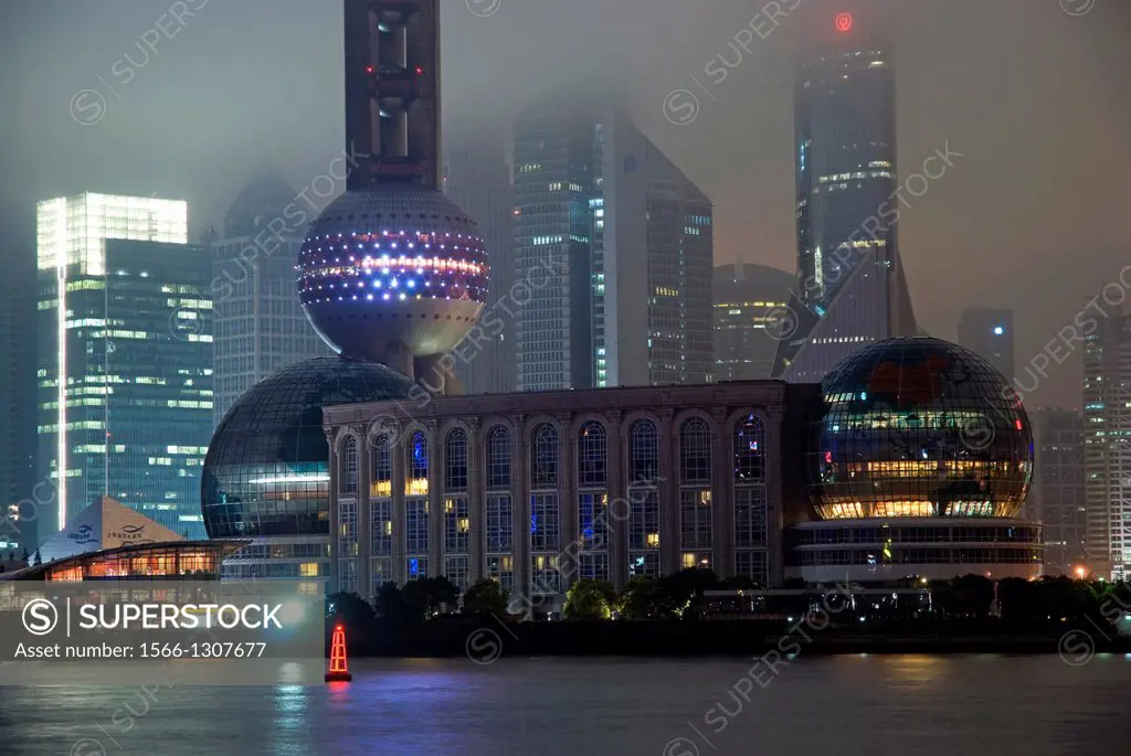 Pearl tower foot as seen from th Bund acress Huangpu river, Shanghai.