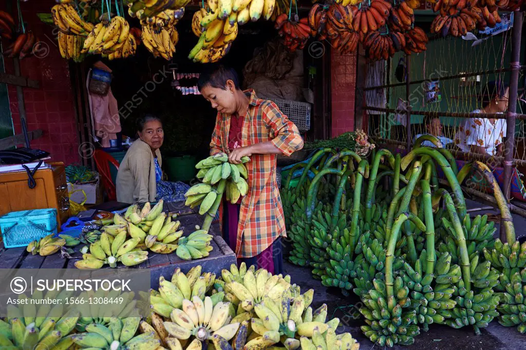 Myanmar (Burma), Mon state, Mawlamyine (Moulmein), market.