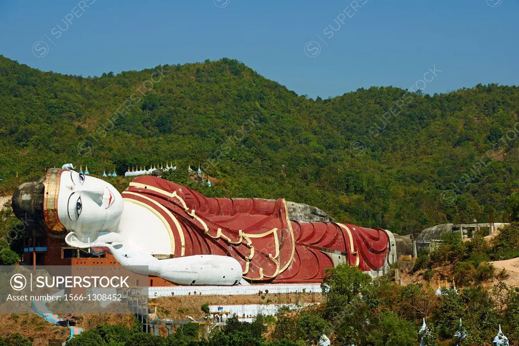 Myanmar (Burma), Mon state, around Mawlamyine (Moulmein), Win Sein Taw Ya, sleeping Buddha.