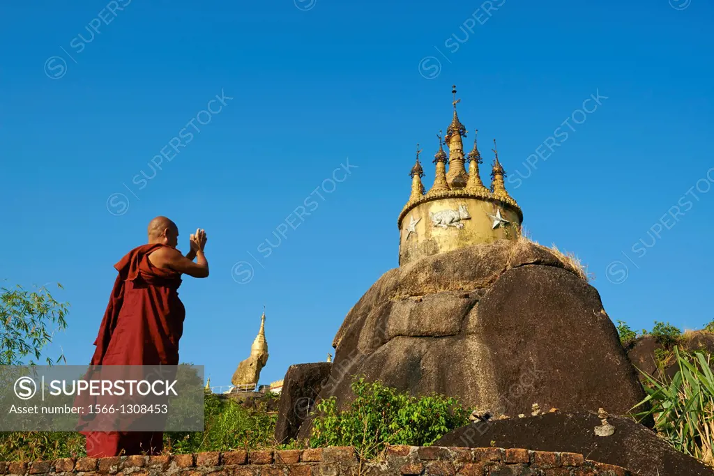 Myanmar (Burma), Mon state, Mawlamyine (Moulmein), golden rock of Nwa La Bo.