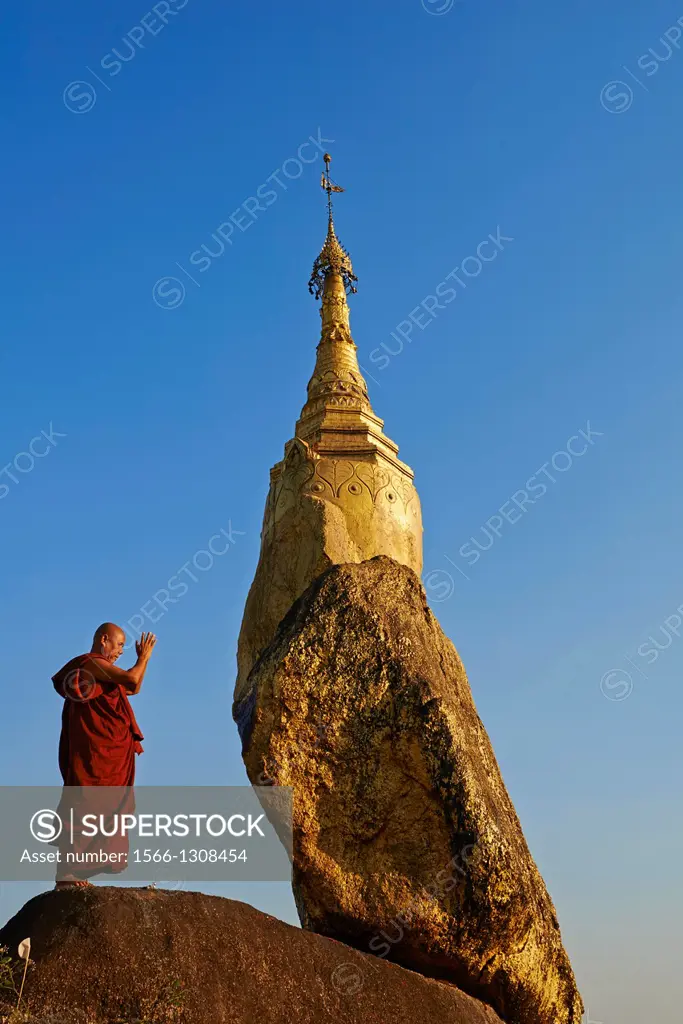Myanmar (Burma), Mon state, Mawlamyine (Moulmein), golden rock of Nwa La Bo.
