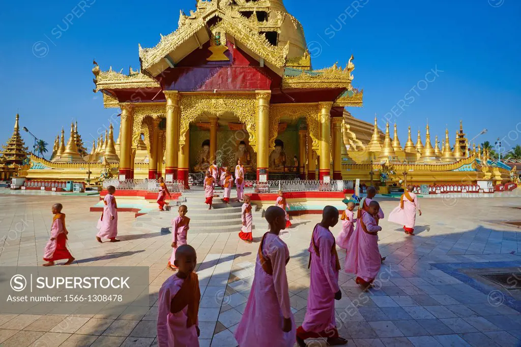 Myanmar (Burma), Pegu or Bago, Shwemawdaw pagoda.