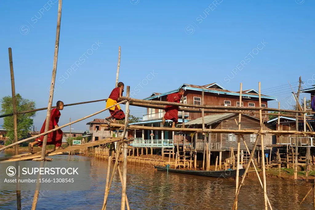 Myanmar (ex Birmanie), Province de Shan, le lac Inle, village de Ywama / Myanmar (Burma), Shan province, Inle lake, Ywama village.
