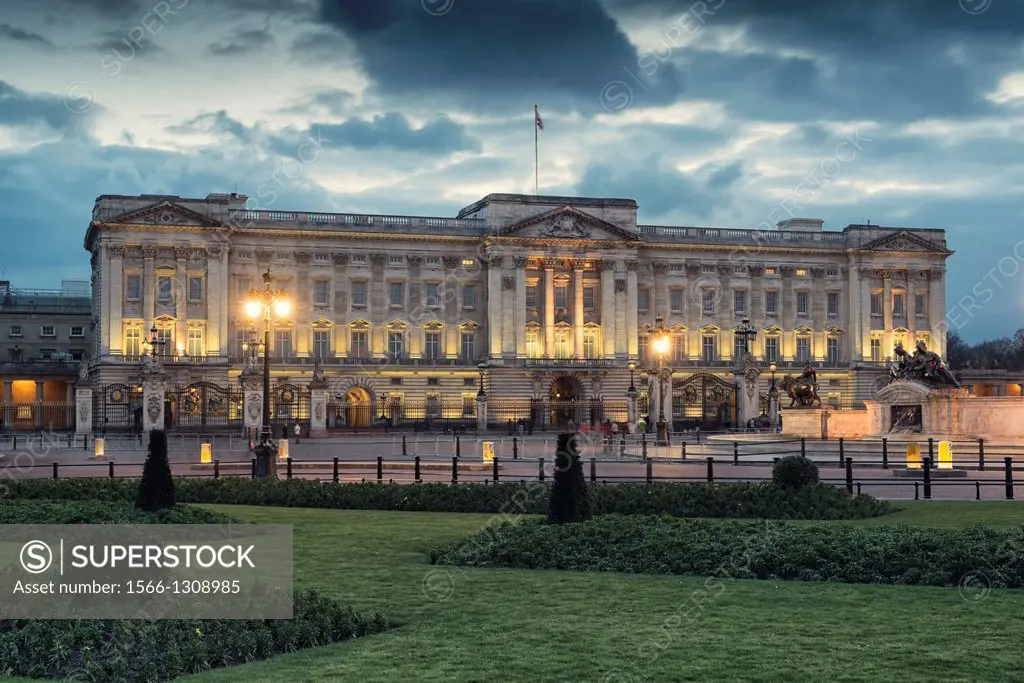 Buckingham Palace at night, London, England.