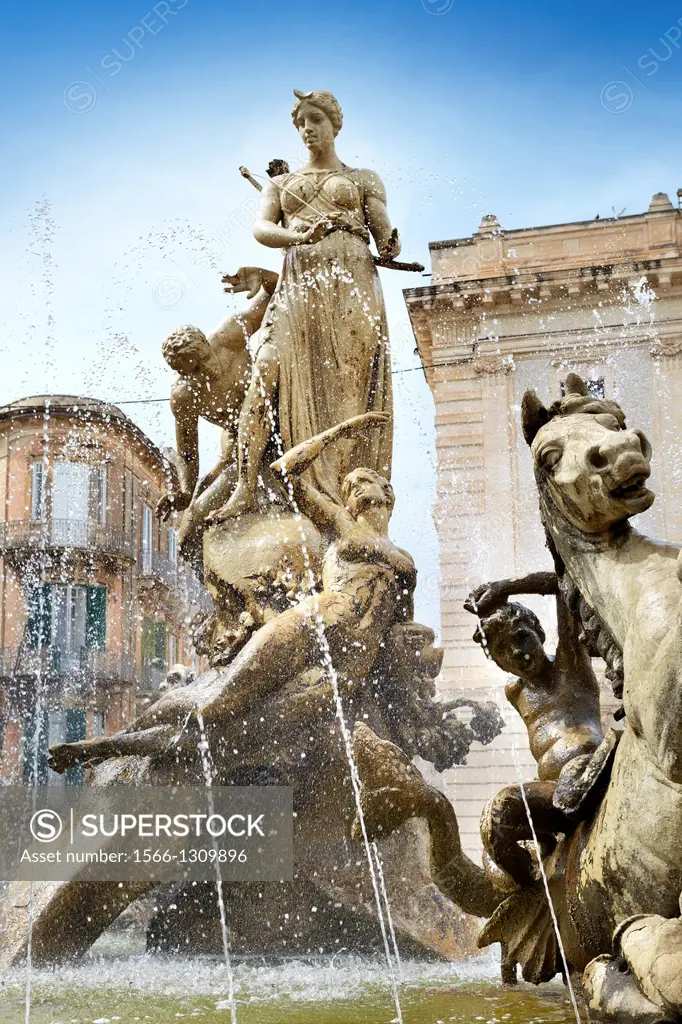 Diana fountain on the Archimede Square (Piazza Archimede), Ortigia, Syracuse (Siracusa, Syracuse), Sicily, Italy UNESCO.