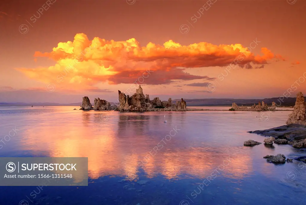 Tufa formations at sunset on the south shore of Mono Lake, Mono Basin National Scenic Area, California USA.