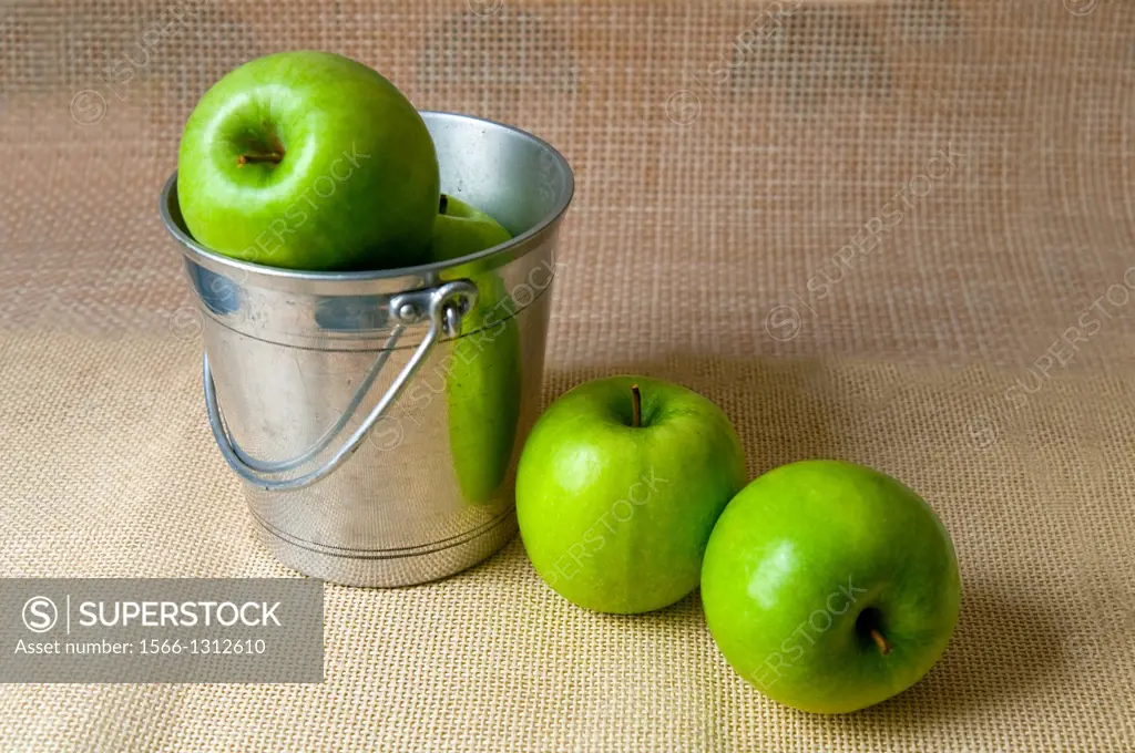Green apples. Still life.