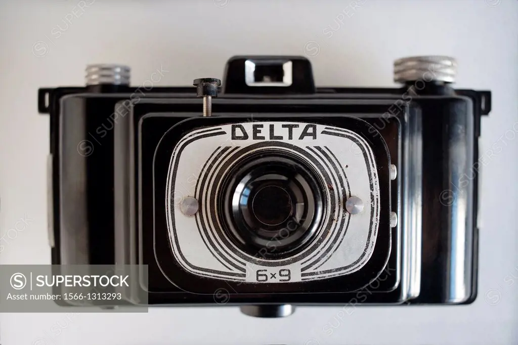 photographic camera foreground Delta 6x9 black bakelite