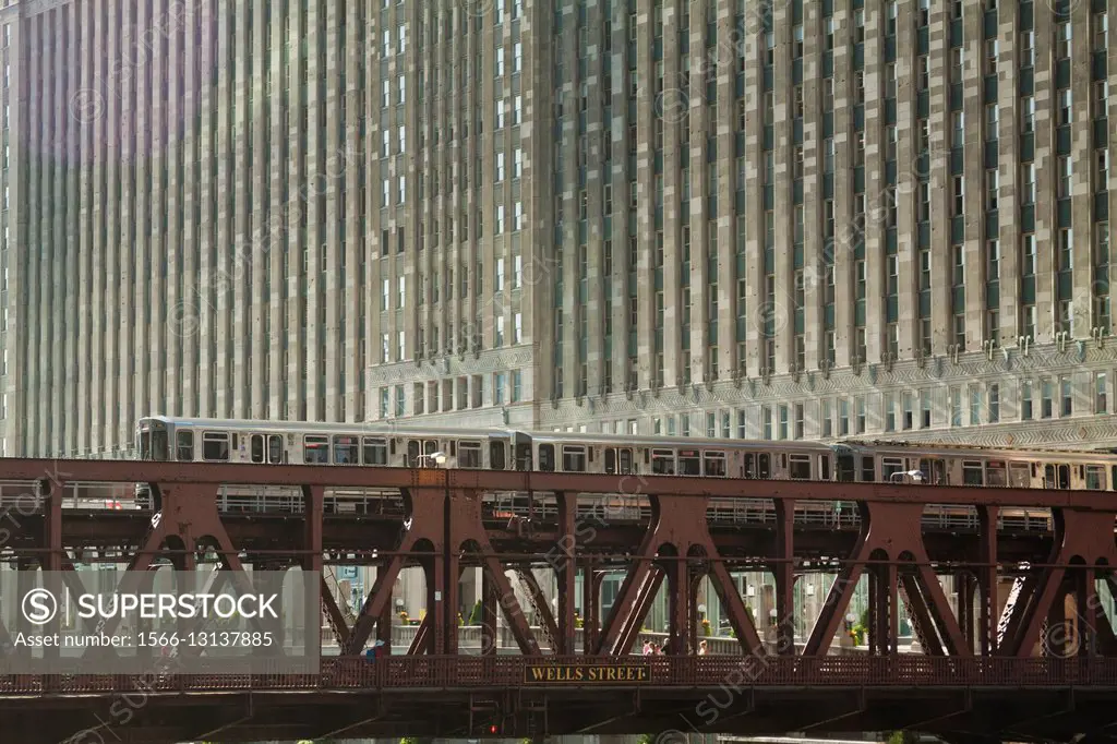 L train on Wells Street Bridge over Chicago River in Chicago, Illinois, USA.