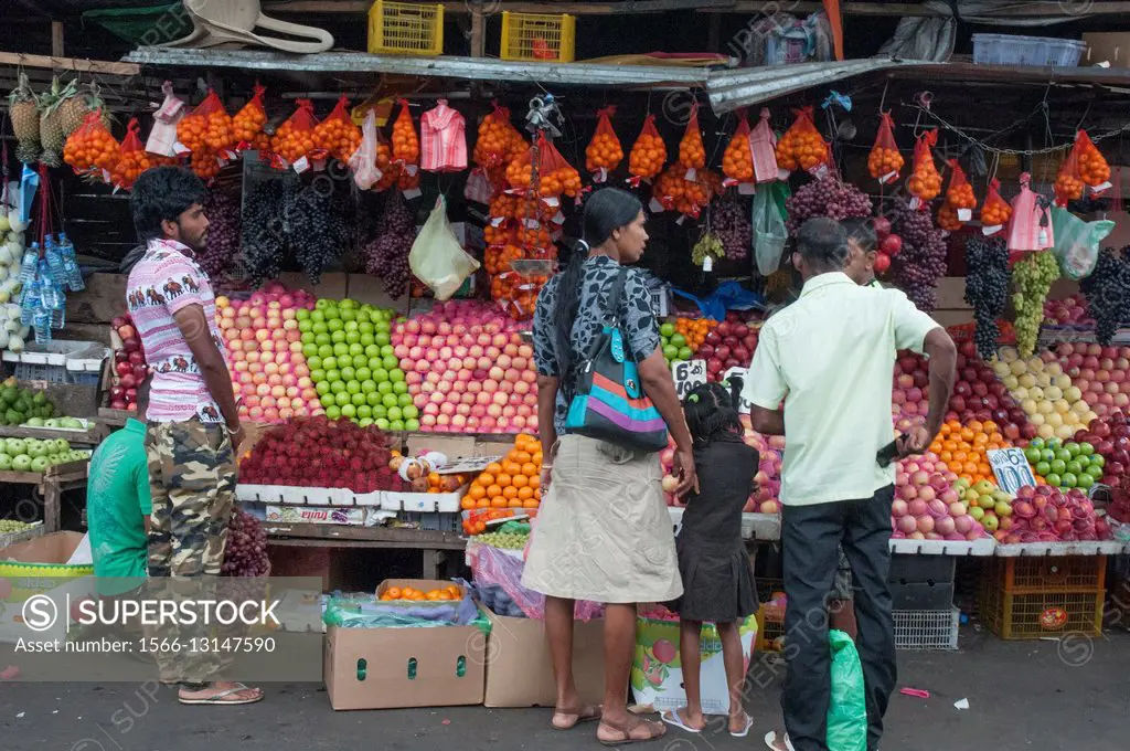 Sri Lankan travellers selecting fruit from stalls at the Goods Shed Bus Terminal, Kandy.