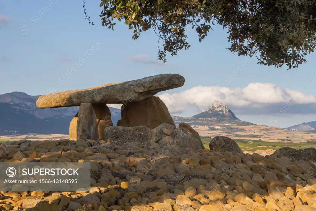 chabola de la hechicera dolmen in La rioja