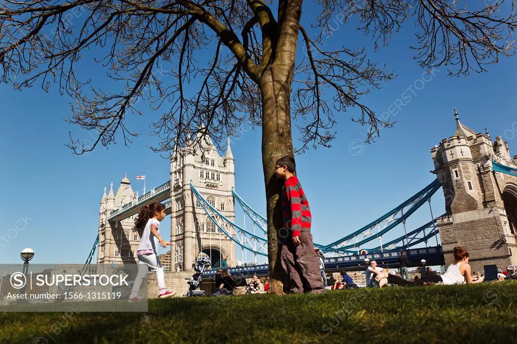 tower bridge.