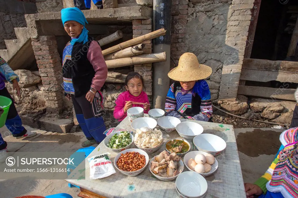 China, Yunnan province, Mengpin Yi people people, Yuanyang, Mengpin village, long street banquet festival.