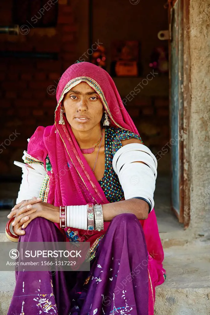 India, Rajasthan, Meda village around Jodhpur, Rabari ethnic group, Vadi, 27 old.
