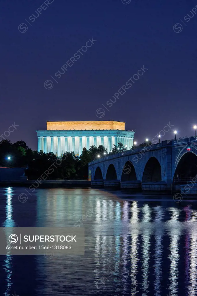 Lincoln Memorial and the Arlington Memorial Bridge at night, Washington D.C., USA.