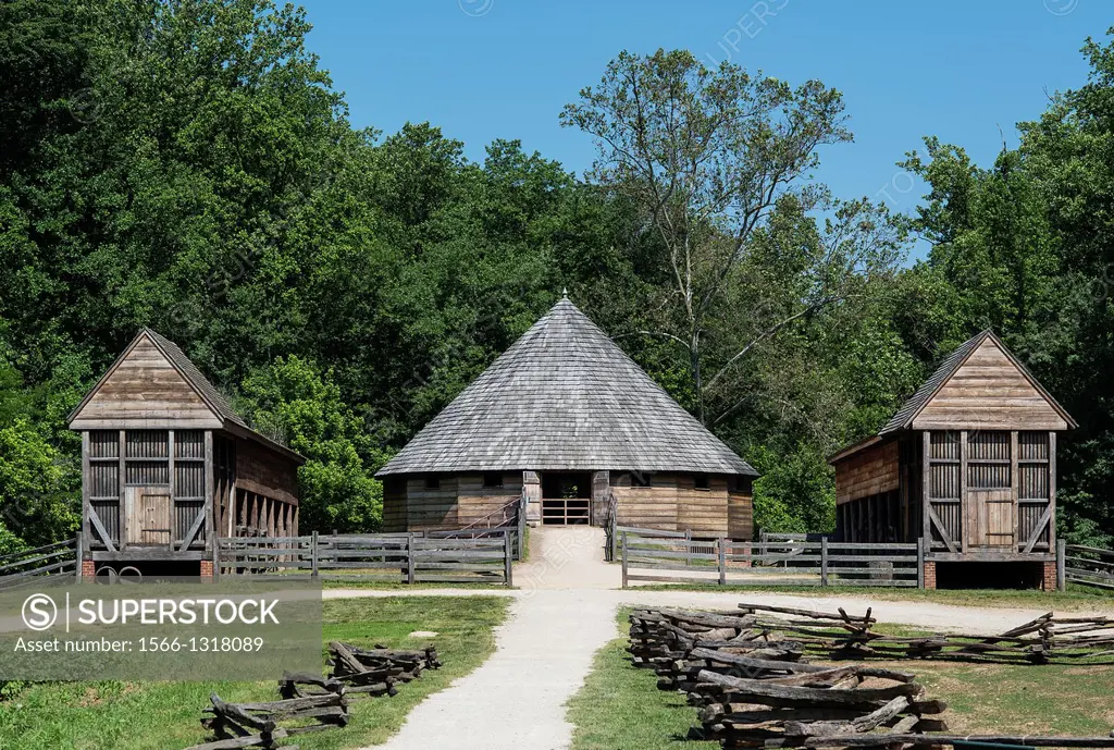 16-sided barn of George Washington's design located on the Pioneer Farm estate, Mt Vernon, Virginia, USA.