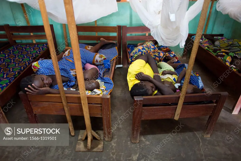 patients in MSF hospital in batangafo, Central African Republic.