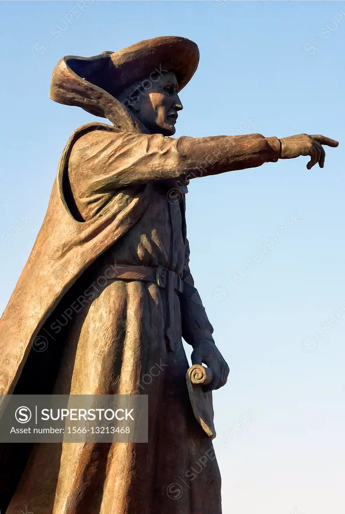 Europe, Portugal, Algarve, Faro district, Sagres, old town, statue of Infante Dom Henrique - Henry the Navigator, Prince of Sagres and Infante of Port...