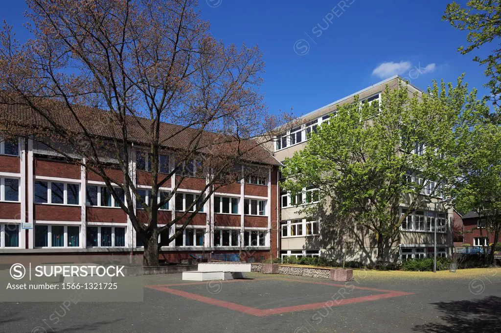 Germany, Oberhausen, Oberhausen-Sterkrade, Lower Rhine, Ruhr area, Rhineland, North Rhine-Westphalia, NRW, school building, Sophie Scholl Gymnasium.