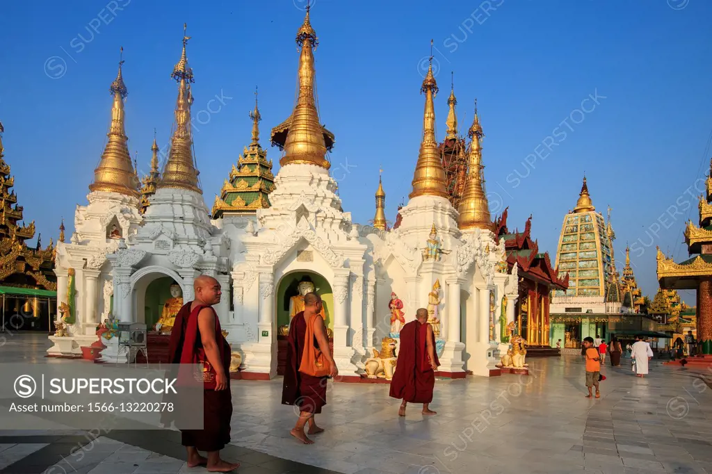 Myanmar, Yangon State, Yangon, Shwedagon Pagoda.