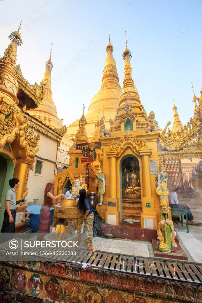 Myanmar, Yangon State, Yangon, Shwedagon Pagoda.