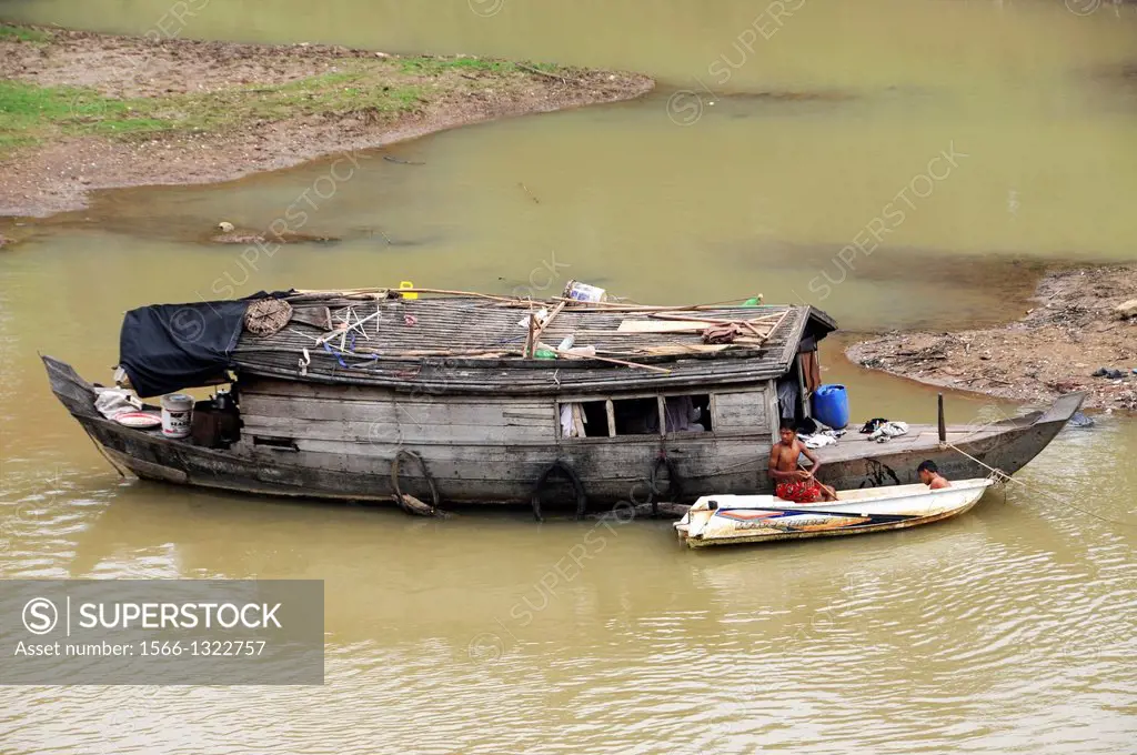 Wooden boat on a tributary of the Tonle Sap