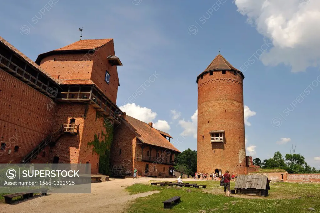 Medieval brick castle, Turaida Museum Reserve, Sigulda, Gauja National Park, Vidzeme Region, Latvia, Baltic region, Northern Europe.