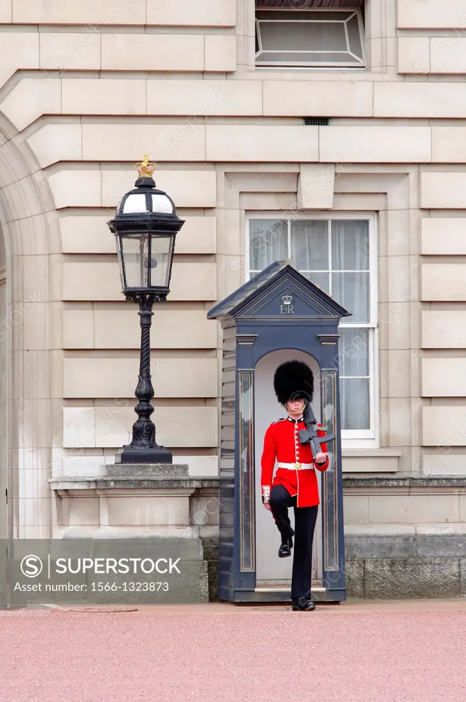 England, London, Buckingham Palace, Royal Guard at Buckingham Palace.