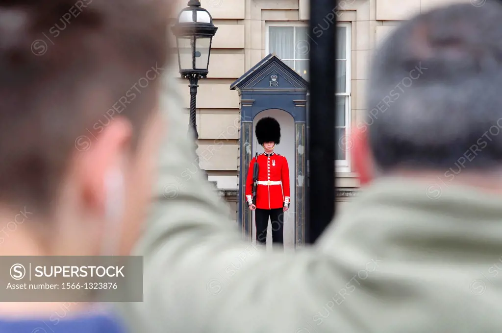 England, London, Buckingham Palace, Royal Guard at Buckingham Palace.