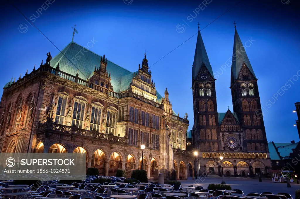Night view of the market square (Marktplatz) with the City Hall building in foreground (World Heritage Site by Unesco), and St. Peter Cathedral. (St P...