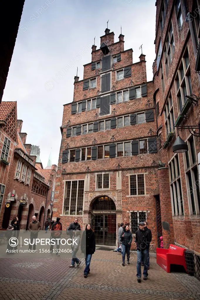 Böttcherstraße is a comprehensive piece of art 110 meters in length, built in the 20s with shops, restaurants, museums and shops. Bremen, Germany, Eur...