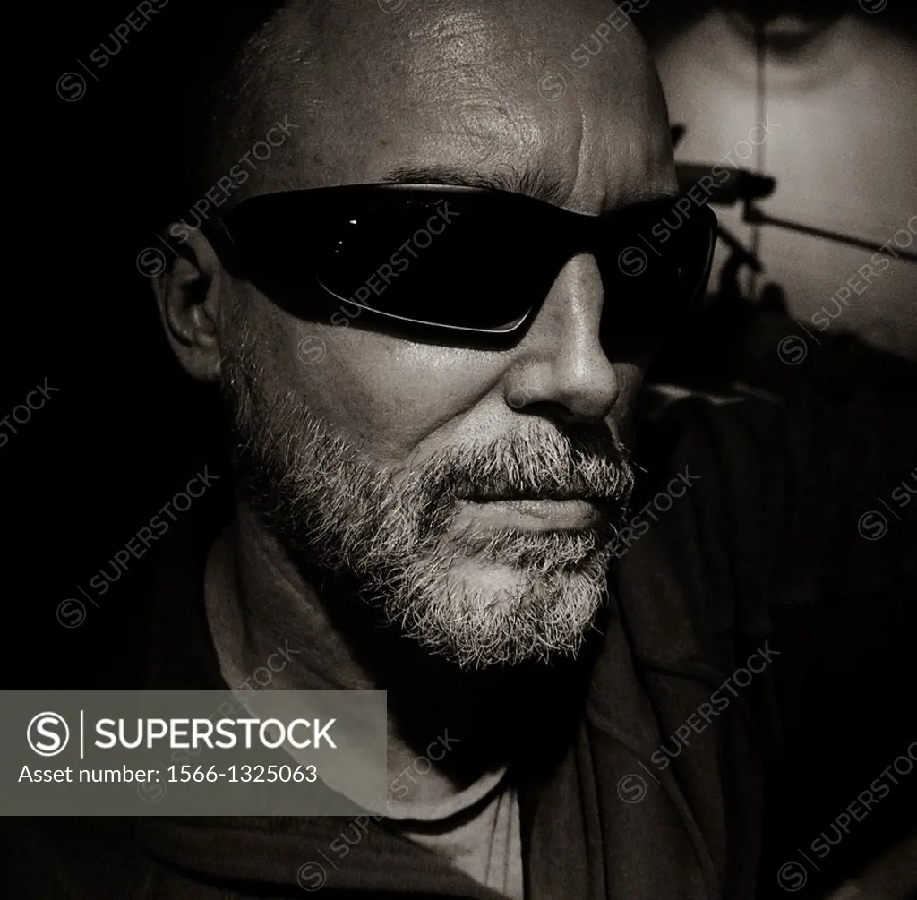 Man in his fifties with sunglasses