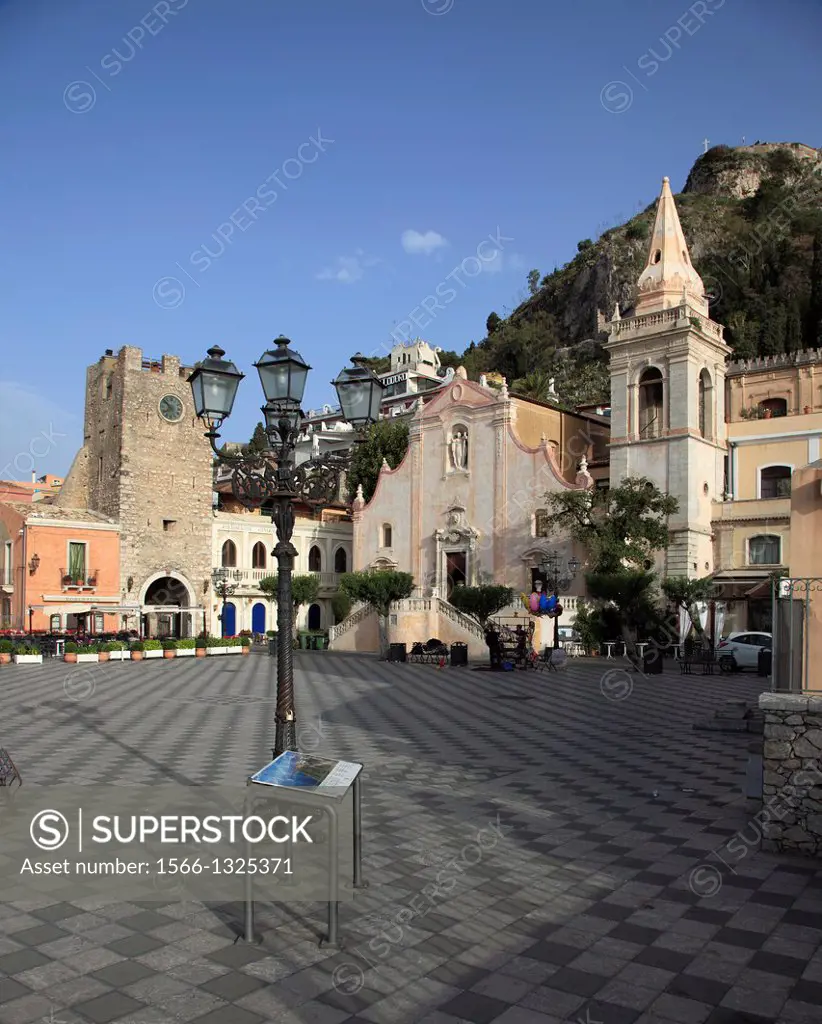 Italy, Sicily, Taormina, Piazza IX Aprile, Porta di Mezzo, San Giuseppe Church,.