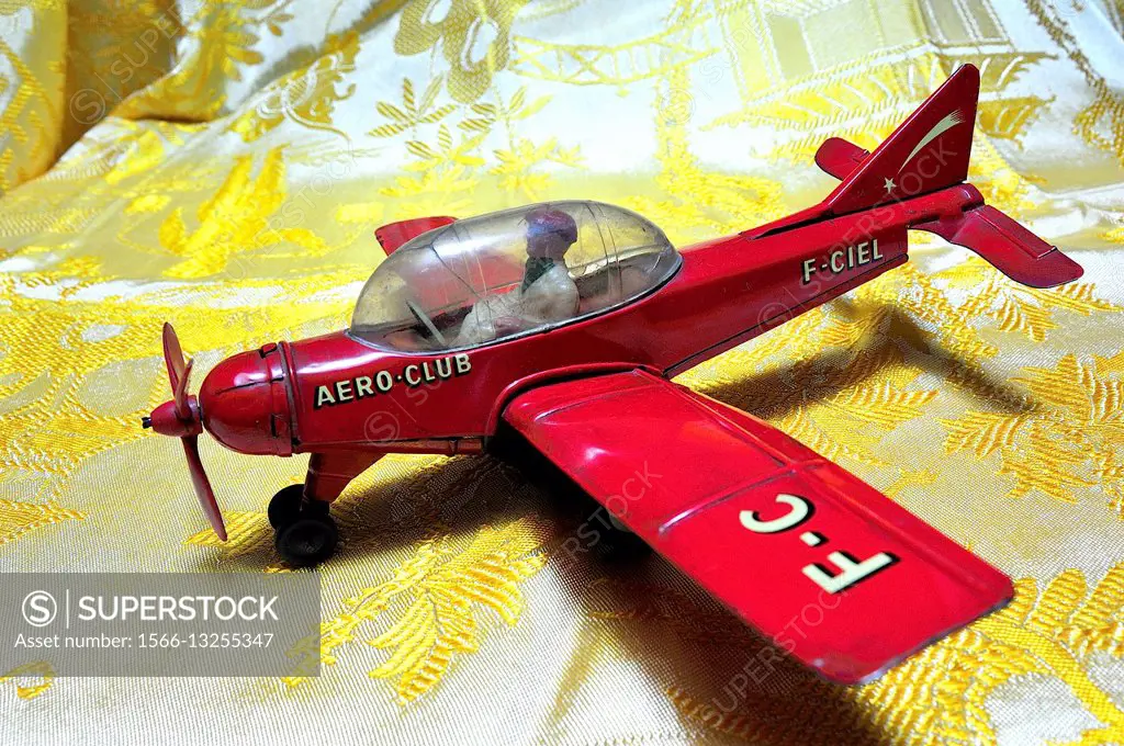 Toy aircraft